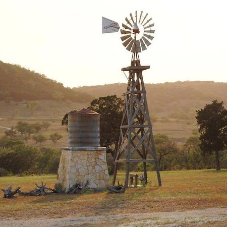 Last Outpost Bandera Ranch House Exteriör bild