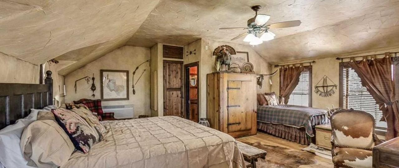 Last Outpost Bandera Ranch House Exteriör bild