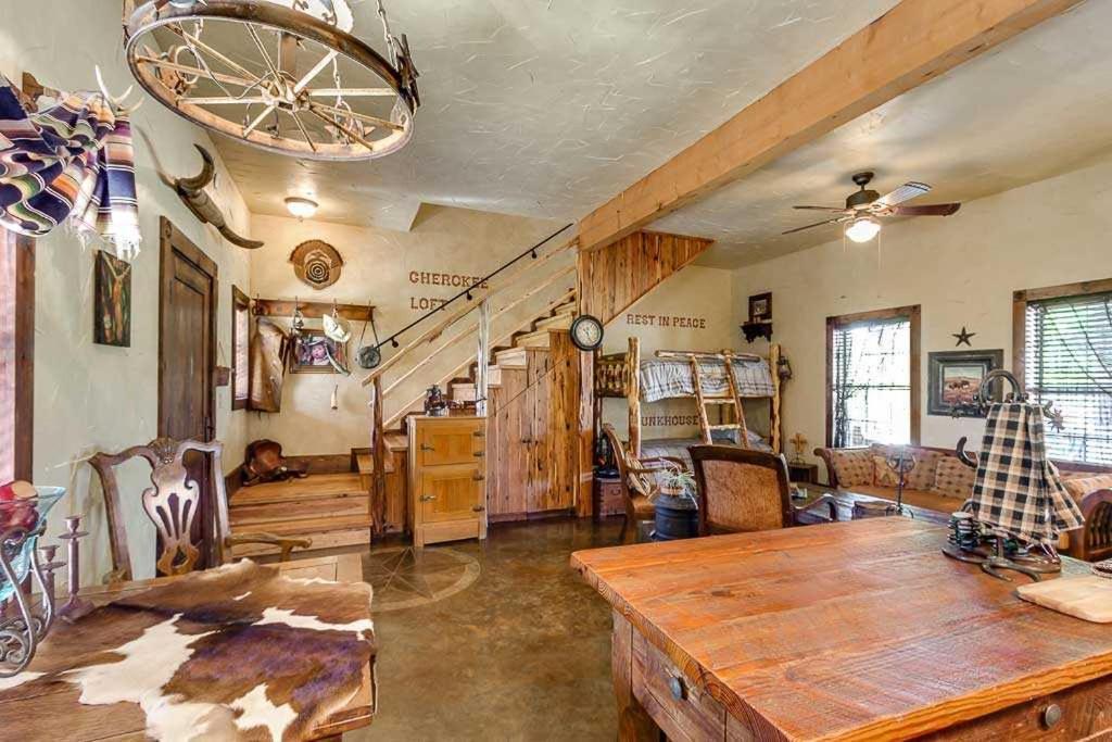 Last Outpost Bandera Ranch House Exteriör bild